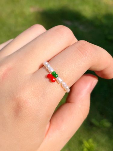 Cherry Pearl Ring - FANTASTIC PLANET - Modalova