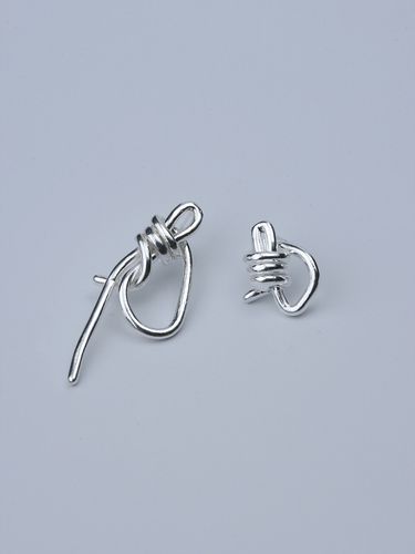 Unbalanced Knot Earrings - REINDEER - Modalova