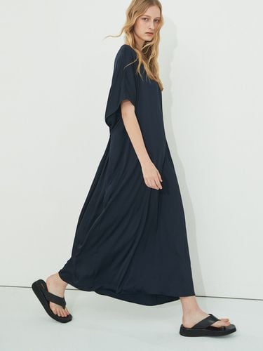 Boxy Waist Line Dress_Navy - RIDIFI - Modalova