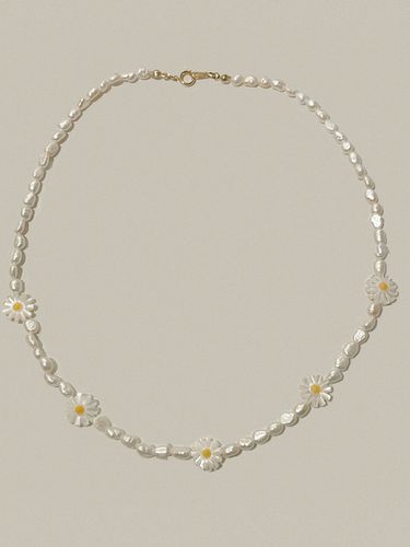 Daisy Pearl Necklace - partez - Modalova