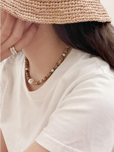 Wooden Pearl Collar (2colors) - partez - Modalova