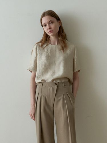 Crack Short-sleeves Blouse_Beige - STEP AROUND - Modalova