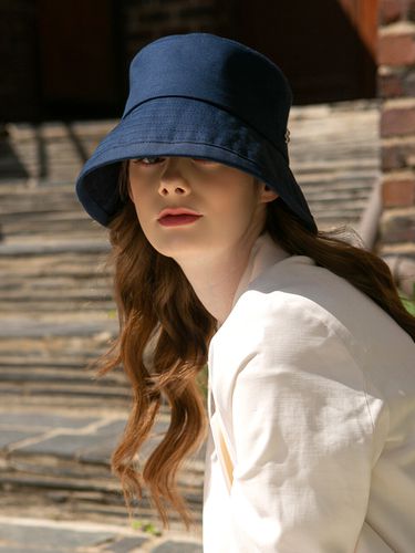 Basic Cotton Bucket Hat - Navy - ELKE BLOEM - Modalova