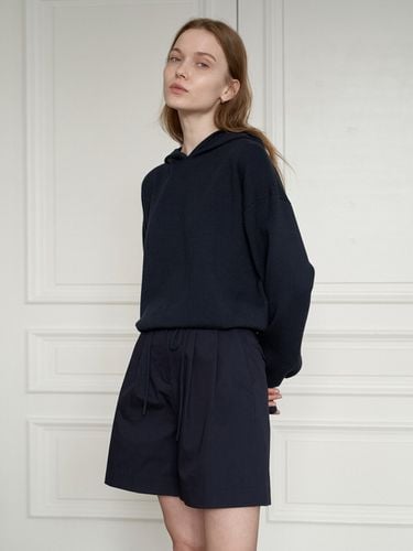 Double Tuck Wide Half Pants_Navy - STEP AROUND - Modalova