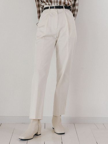 Nue Tapered Fit Pants Off White - REORG - Modalova