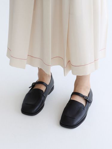 WWQ Loafer_Black - MOL:pin - Modalova