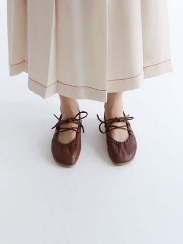 Ballerina Flat Shoes_Brown - MOL:pin - Modalova