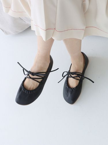 Ballerina Flat Shoes_Black - MOL:pin - Modalova