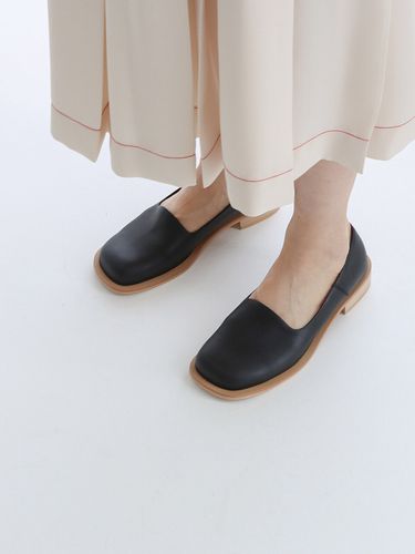 Qt Loafer_Black - MOL:pin - Modalova