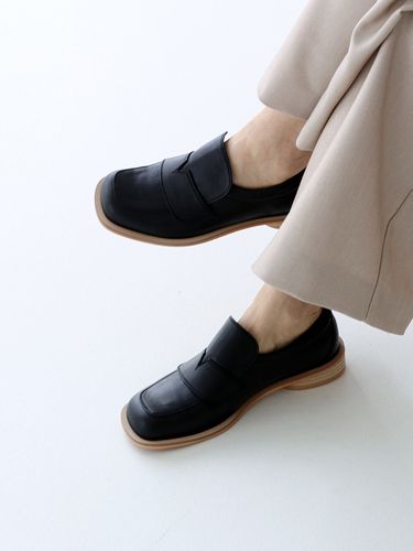 Eben Loafer_Black - MOL:pin - Modalova