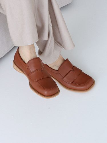 Eben Loafer_Camel - MOL:pin - Modalova