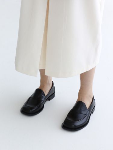 Pe Loafer_Black - MOL:pin - Modalova