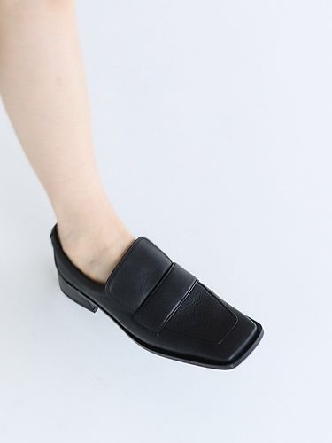 Sqr Modern Loafer_Black - MOL:pin - Modalova