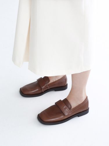 Free Strap Loafer_Brown - MOL:pin - Modalova