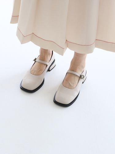 Osq Maryjane Shoes_Cream - MOL:pin - Modalova