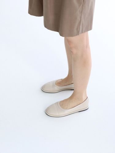 Round Flat Shoes_Cream - MOL:pin - Modalova