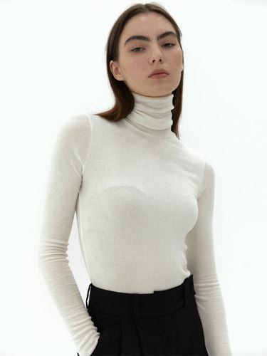 Soft Slim Turtleneck T-Shirts (Off White) - 38comeoncommon - Modalova