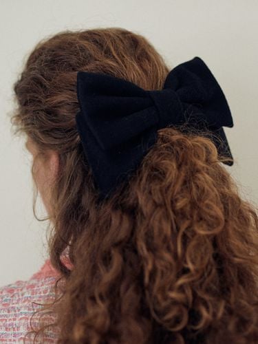 Simple Wool Ribbon Hair Pin - Black - Elizabeth Moments - Modalova