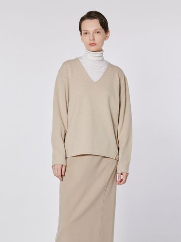 TOF Out-Cut V-Neck Cashmere Knit_Light Beige - MOHAN - Modalova