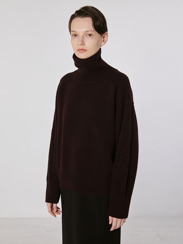 TOF Cable Line Cashmere Turtleneck Knit_Wine Black - MOHAN - Modalova