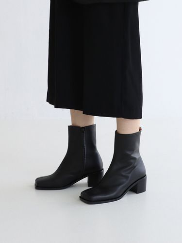 Oma Ankle Boots_Black - MOL:pin - Modalova