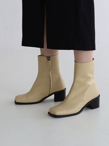 Oma Ankle Boots_Beige - MOL:pin - Modalova