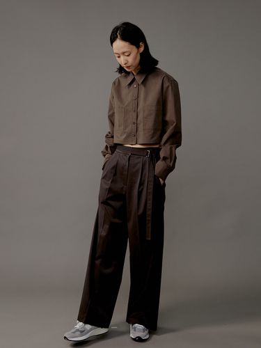 Tuck Ring Strap Pants_Brown - AEER - Modalova