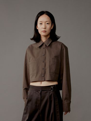 Crop Pocket Button Shirts_Brown - AEER - Modalova