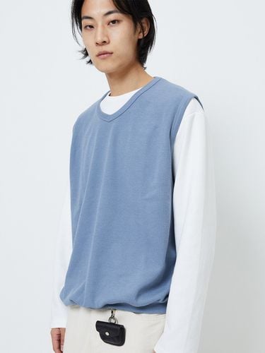 Minimal V-neck Knit Vest Whale Blue - FANACULT - Modalova