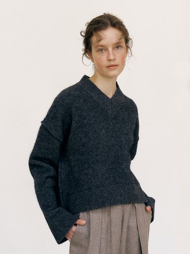 Plush Sweater_Charcoal - MAISONMARAIS - Modalova