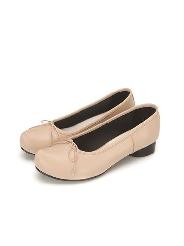 Pointed Toe Flower Ballerina Pumps - FLAT APARTMENT - Modalova