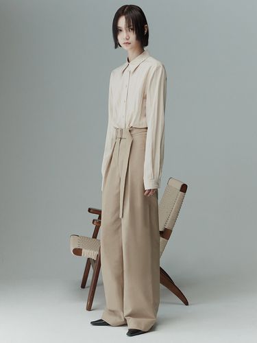 Point Collar Long Sleeved Shirt - RE RHEE - Modalova