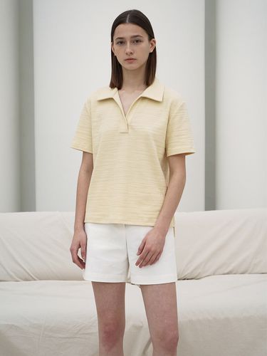 V Neck Collared Cotton Blend T-shirt_Yellow - RE RHEE - Modalova