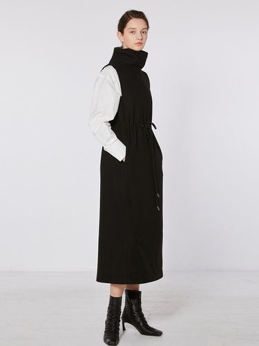 TOF Sleeveless Turtle-Neck Dress_Black - MOHAN - Modalova