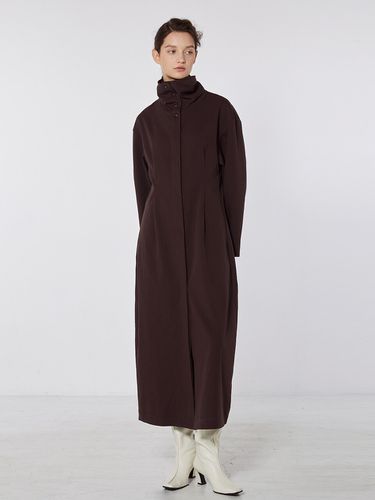 TOF High-Neck Button Dress_Brown - MOHAN - Modalova