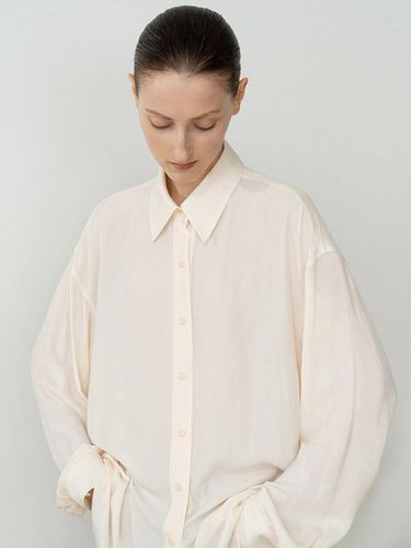 Relaxed Button Up Long Sleeve Shirt_Cream - RE RHEE - Modalova