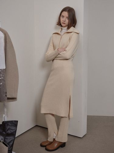 Ribbed Knit Dress+Pants_Light Beige (SK1WO294-90/SK1WL295-90) - LOEUVRE - Modalova