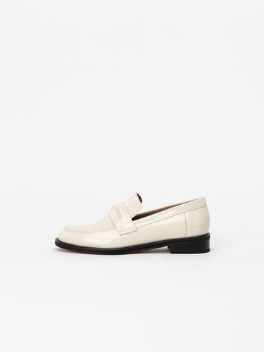 Sriyan Loafers - Cream - CHAUSSURE LAPIN - Modalova