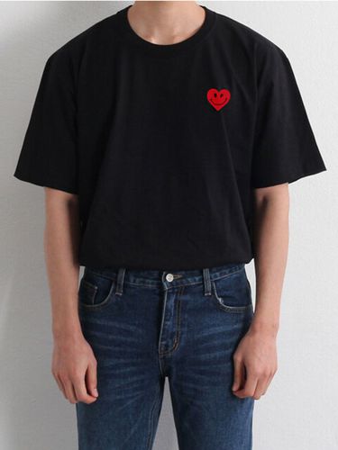 Unisex] Heart Smile Short Sleeve T-shirt Black - GRAVER - Modalova