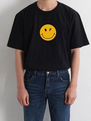 Unisex] Big Smile Print Short Sleeve T-shirt - GRAVER - Modalova