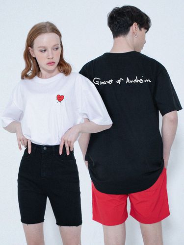 UNISEX] Drawing Heart Back Logo T-Shirt _ 4 Color - GRAVER - Modalova