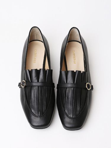 Becca Gathering Loafer _ Black - MARYRINGO - Modalova