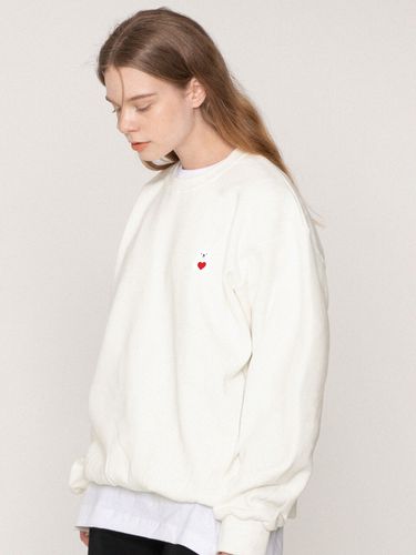 UNISEX]Small Polar Bear Red Heart Sweatshirt - GRAVER - Modalova