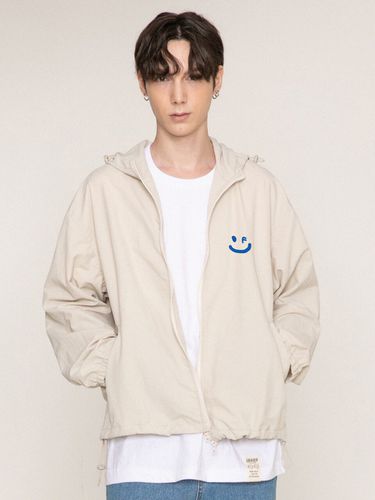 UNISEX]Small Drawing Smile White Clip Windbreaker Jacket - GRAVER - Modalova