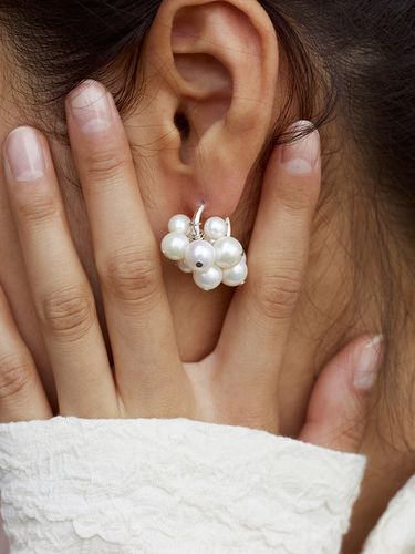 The Flower Pearl Earrings - MONDAY EDITION - Modalova