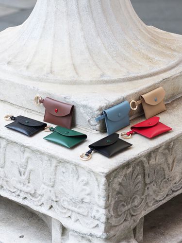 Kafka Card Wallet - 7 Colors - YINA YINA NEW YORK - Modalova