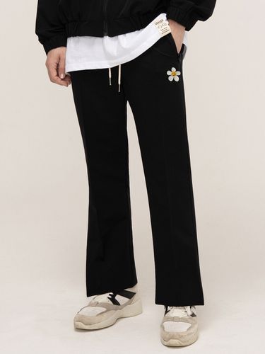 UNISEX] White Flower Clip Bootcut Sweatpants - GRAVER - Modalova