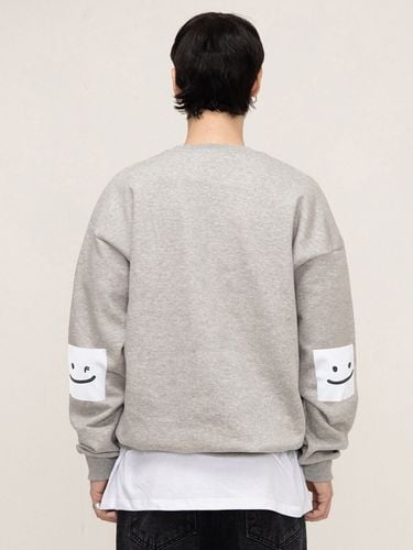 UNISEX] Elbow Square Smile Sweatshirt Grey - GRAVER - Modalova