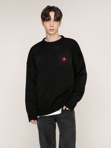 UNISEX] Red Flower Smile Embroidery Crew Neck Knit_Black - GRAVER - Modalova