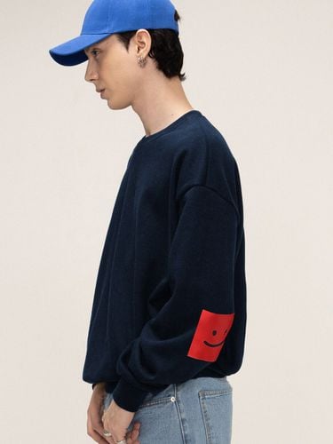 UNISEX] Elbow Square Smile Sweatshirt Navy - GRAVER - Modalova